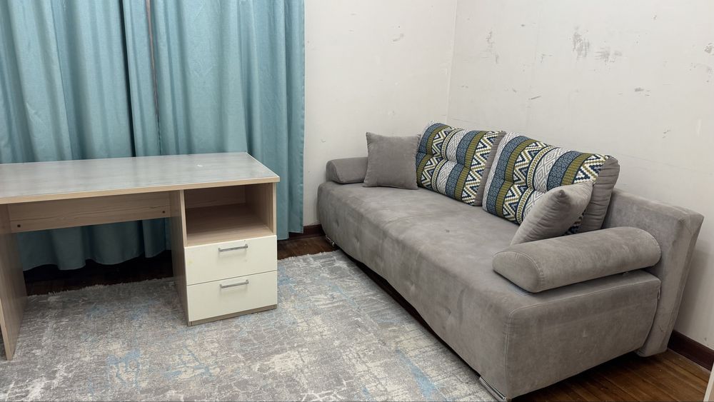 Угловой шкаф и письменный стол