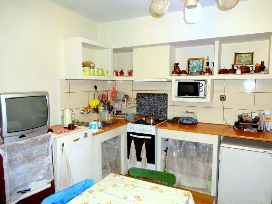 Продава къща дворно място  гараж Гр.Девня кв.Повеляново