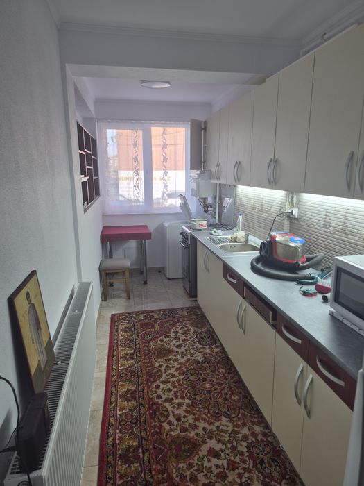 Vând garsoniera în bloc G120 etaj 1 recent renovata si mobilata