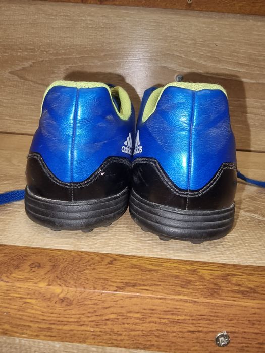 Ghete fotbal pentru teren sintetic