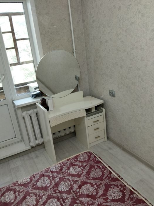 Кровать, шкаф и тумба