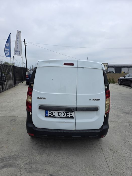 Doker 1.5 an 2013 avariat ușor fata