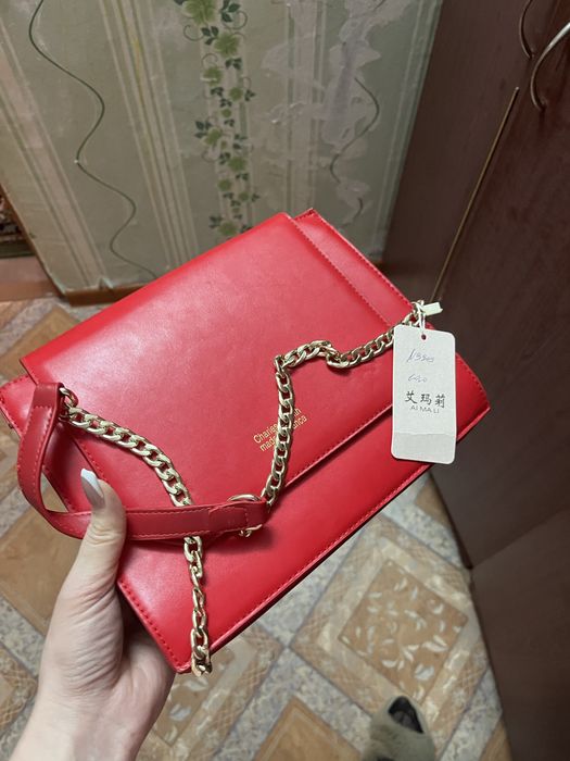 Продам сумочку очень красивая новая