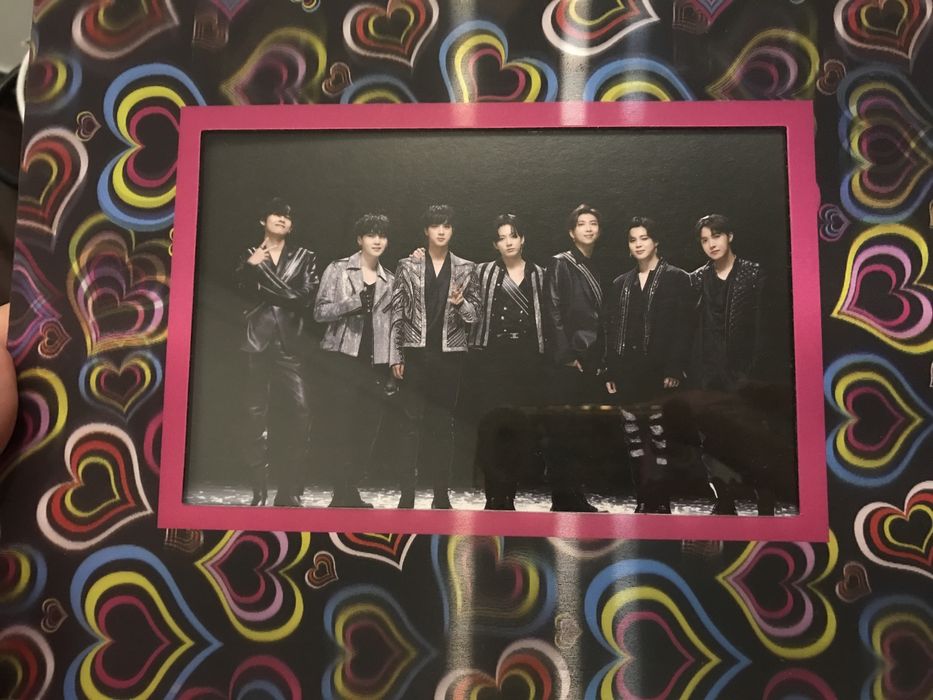 Фотография BTS с милой рамкой