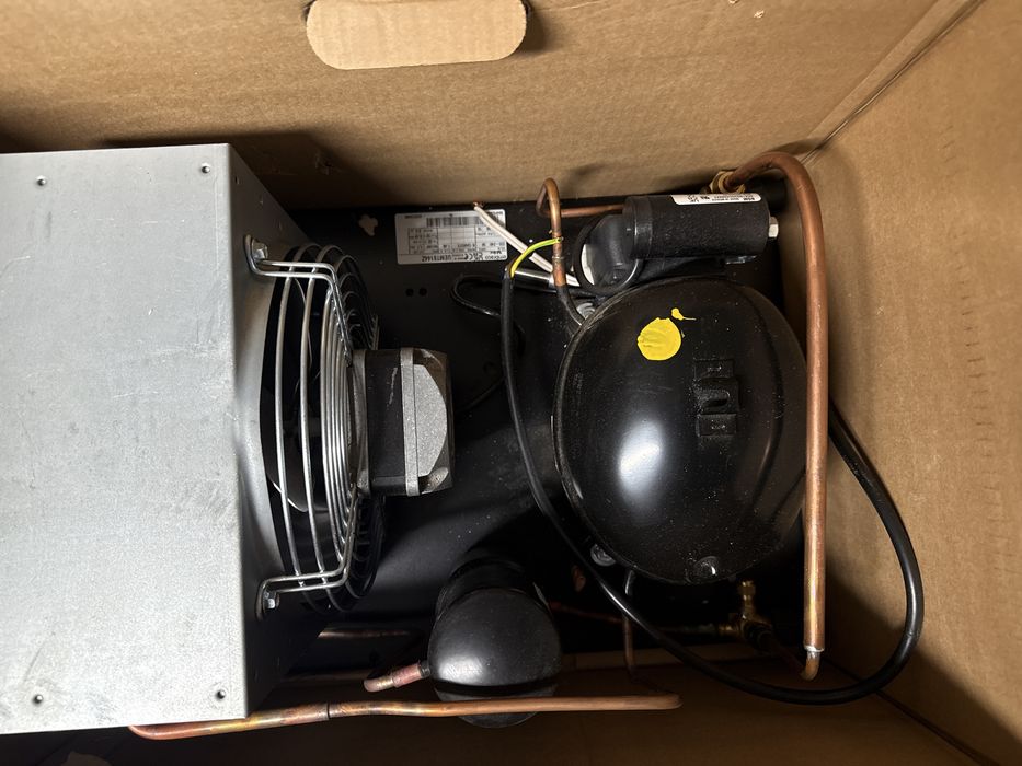 Unitate condensatoare, motor frigider