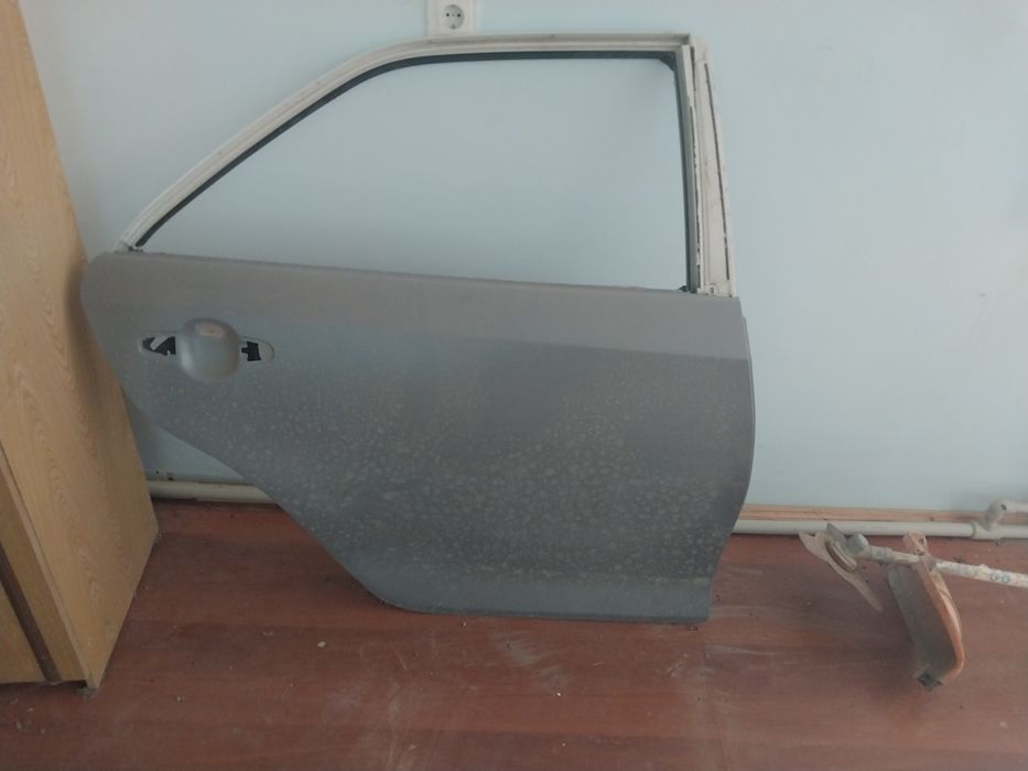 Камри 55 задняя дверь