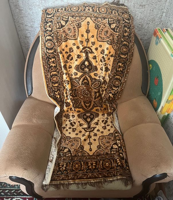 Продам диван и два кресла