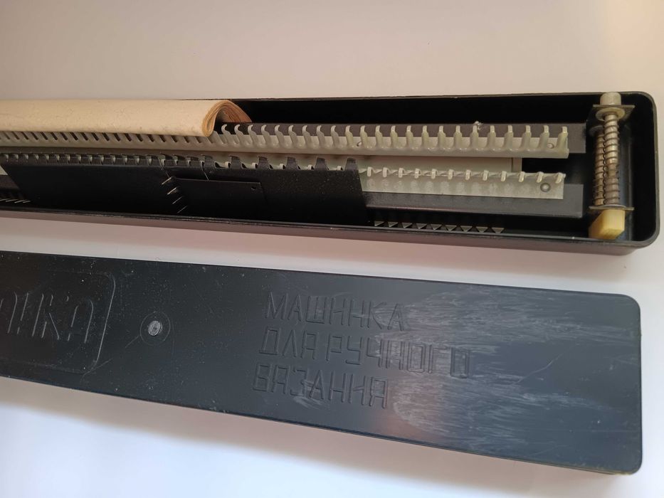 Masina de tricotat manuala, veche , perioada comunista, Ruseasca