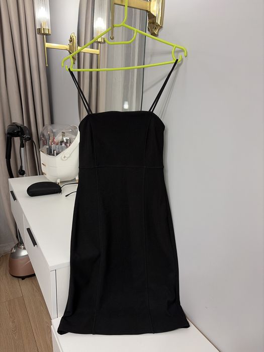 Платье облегающее на бретельках