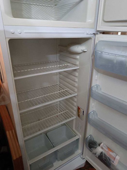 Холодильник Indesit