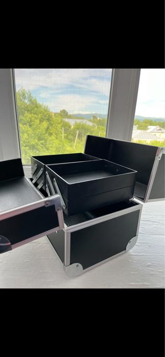 Продам кейс для визажиста стилиста