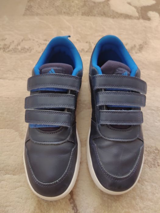 Adidași Nr. 37,5 și 38, in stare foarte buna