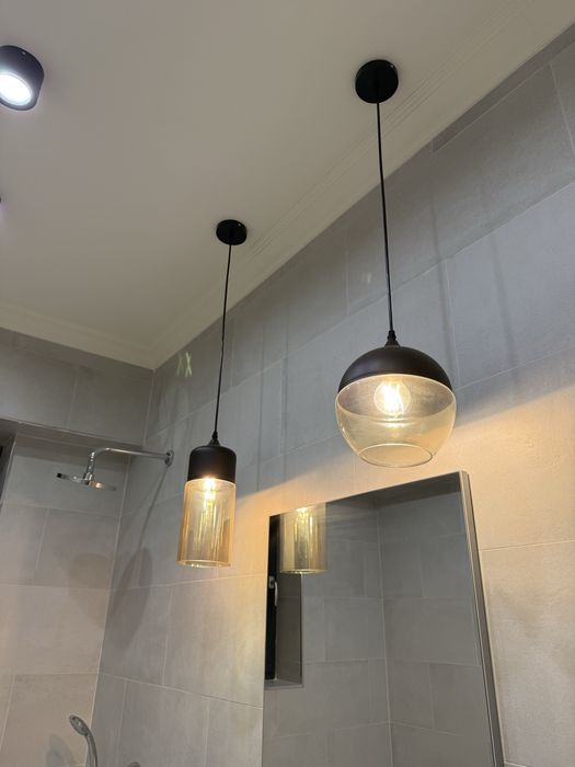 Lustra moderna tavan