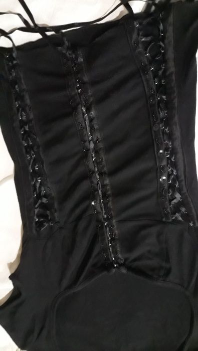 Комплект/Бели дънки/Тениска/Боди/Колан