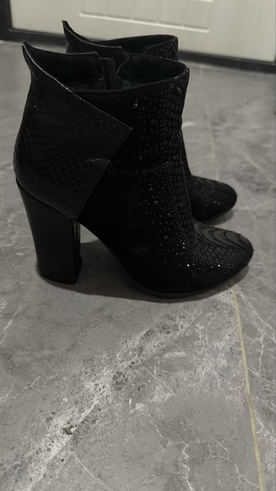 Ботильоны на каблуках