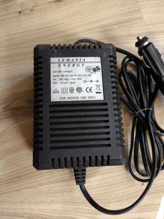 Зарядно устроиство LEMANIA ENERGY за  стартовото устройство 1,5A 12V