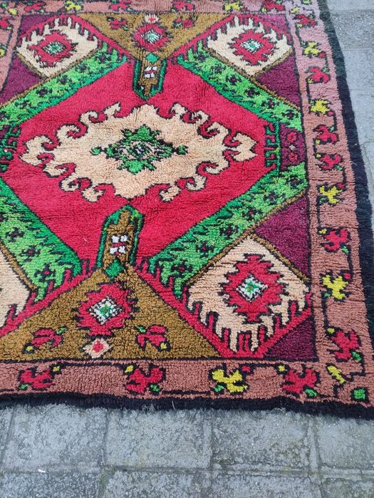 Запазен китеник, родопски килим