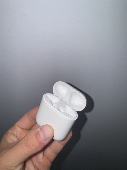 Наушники Airpods 2 ( Только КЕЙС )