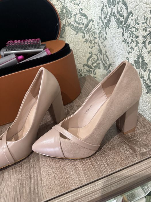 Бежевые уфли-лодочки на устойчивом каблуке