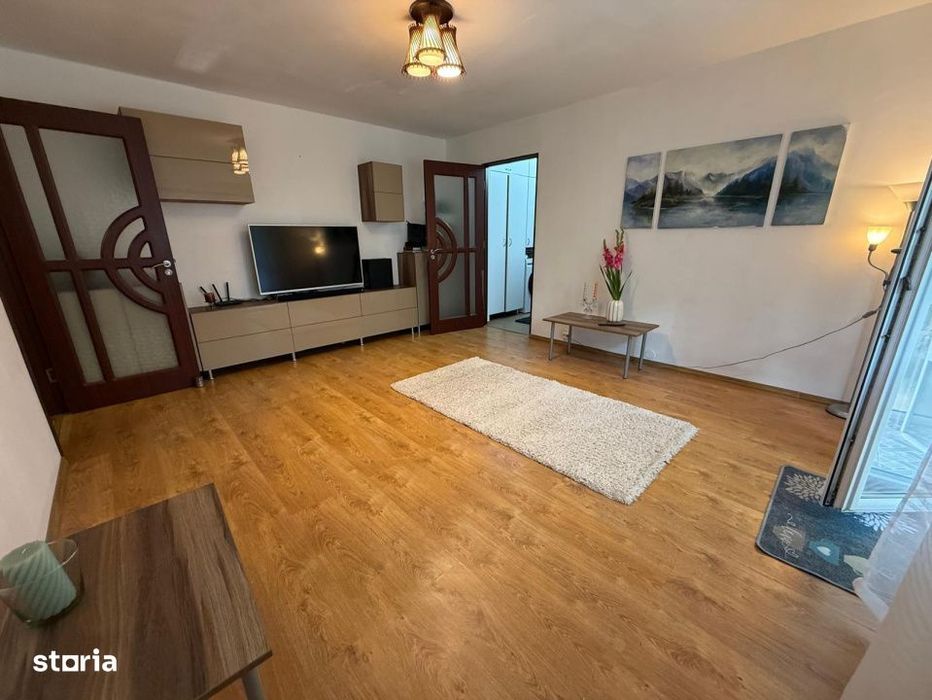 Apartament de vanzare, semidecomandat, 3 camere, et 1, Brazda
