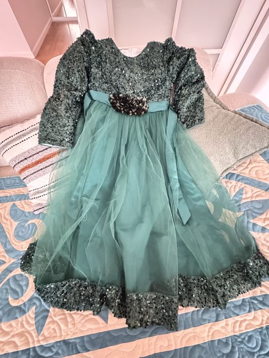 Нарядное платье для девочки 140