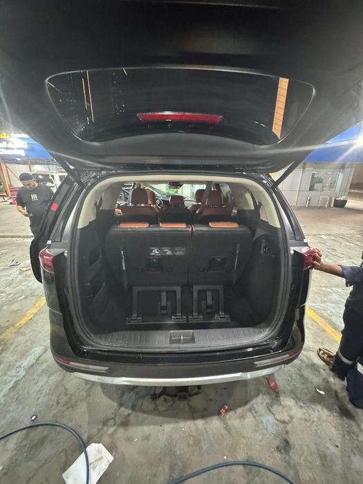 Kia carnival sotiladi