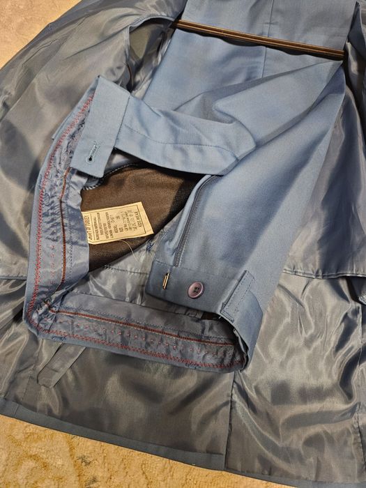 Продам костюм тройка