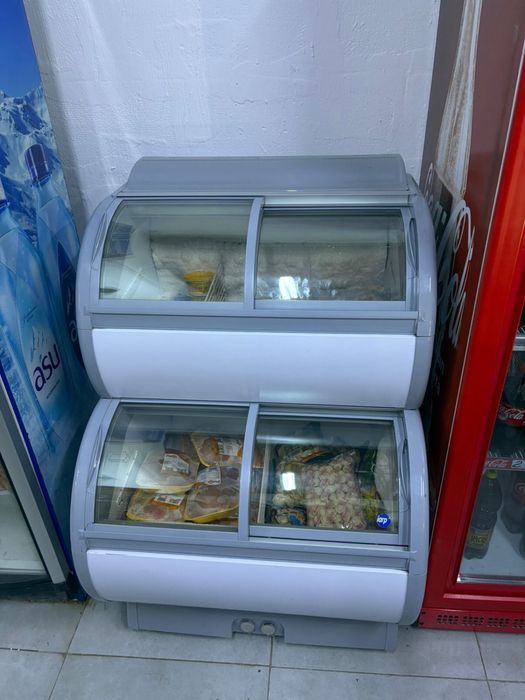 Продам морозильник использовал всего 3 месяца , полки отдам по 10 тыс