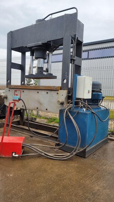 presa atelier 150 T  pompa hidraulica motor 15 kw cilindru distribuito