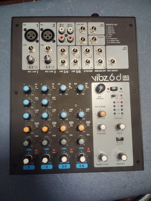 Vând Mixer audio cu FX