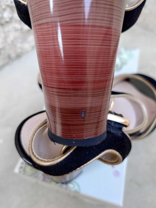 Елегантни сандали с висок ток