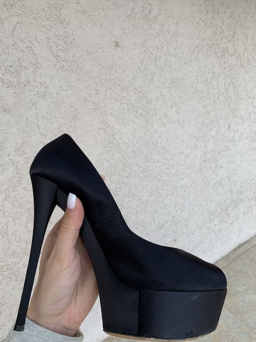 Pantofi Negri Casadei