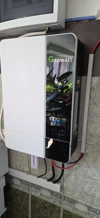 Invertor Growatt SPF5000 ES