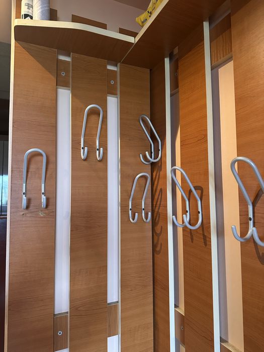 Cuier in colt suspendat