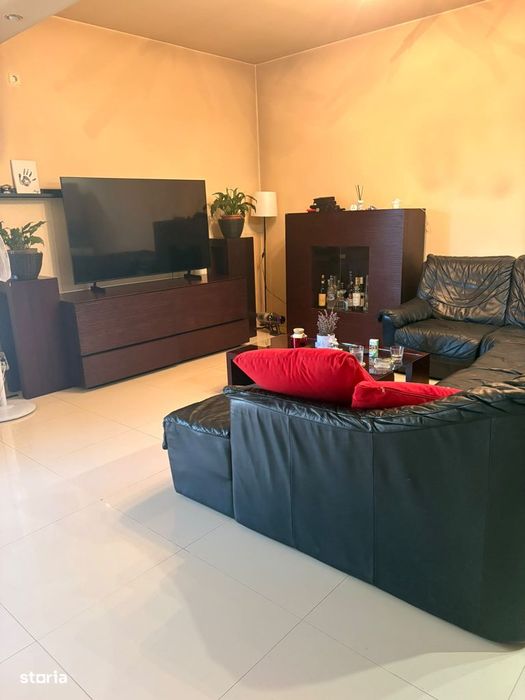 Locuință elegantă cu curte amenajată –  în spatele Pieței Delfinul
