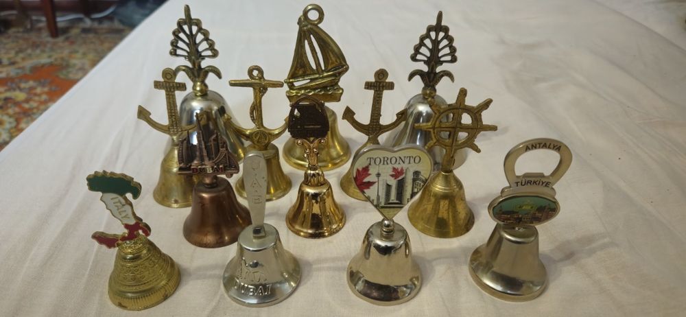 Vand colectie de clopotei englezesti+turistici din bronz,alama. 8 poze