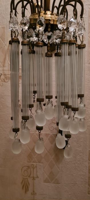 Продаётся люстра.