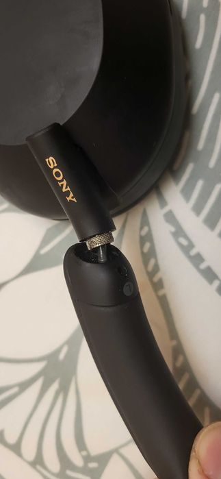 SONY WH-1000XM5 Fuctionale (de Piese) rupte pe ambele capete fuctionale 200 lei fix