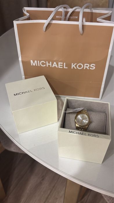 Часы женские новые