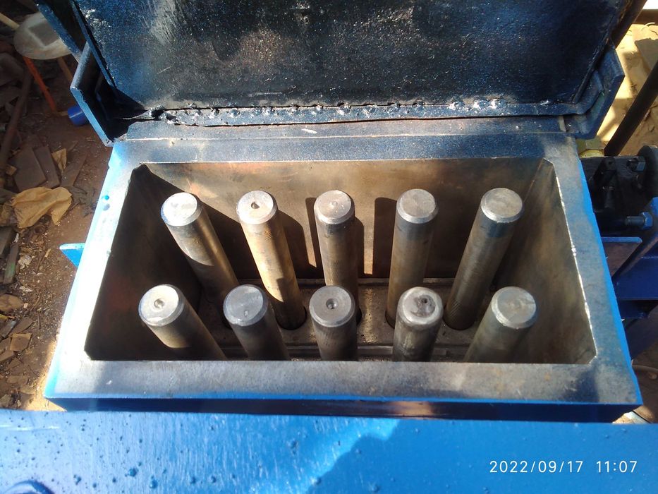 Продам   гидравлический  станок кирпича