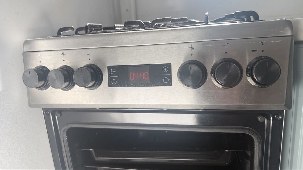 Vând aragaz mixt BEKO FSMT52320DXON – în garanție