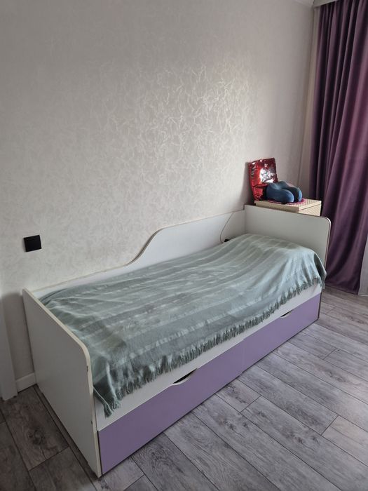 Продам шифонер, кровать и стол