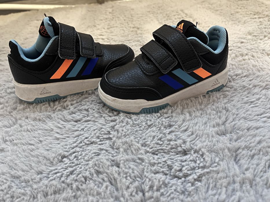 Маратонки adidas 23