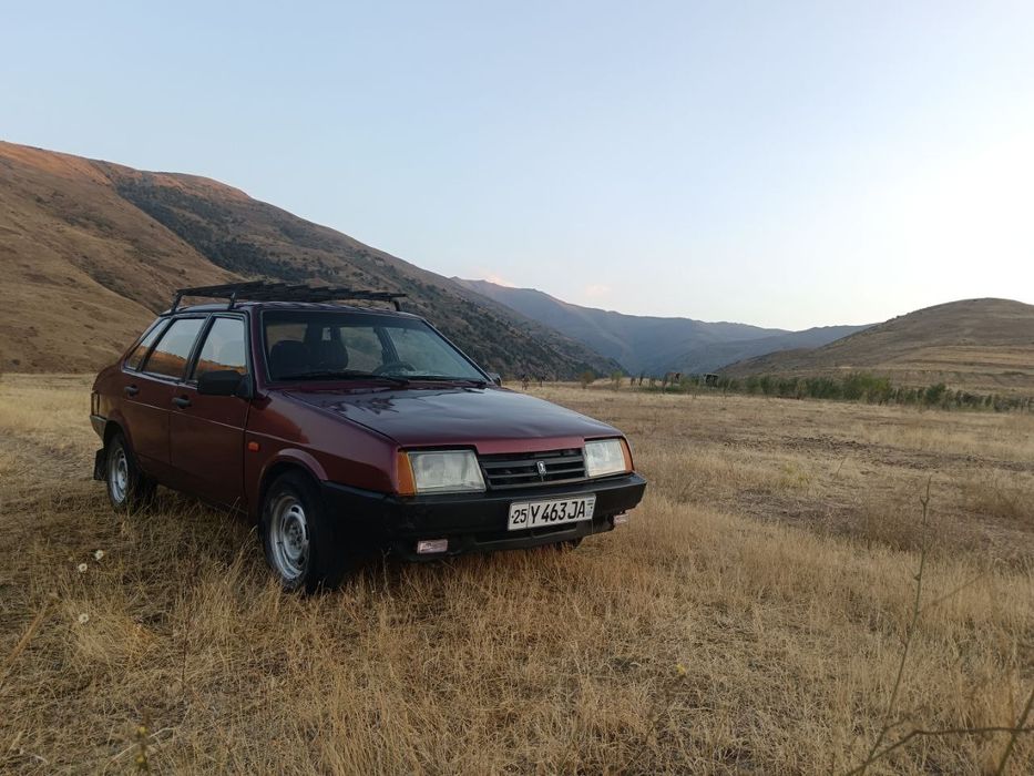 Mashina sotiladi. 21099