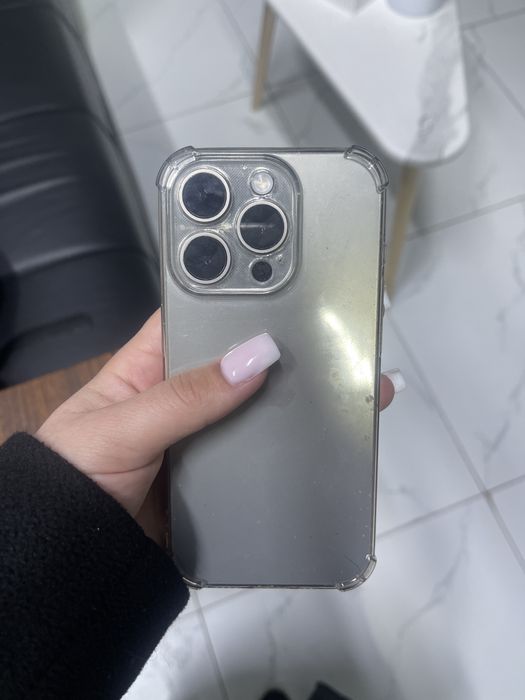 15 pro. Без коробки,зарядник есть