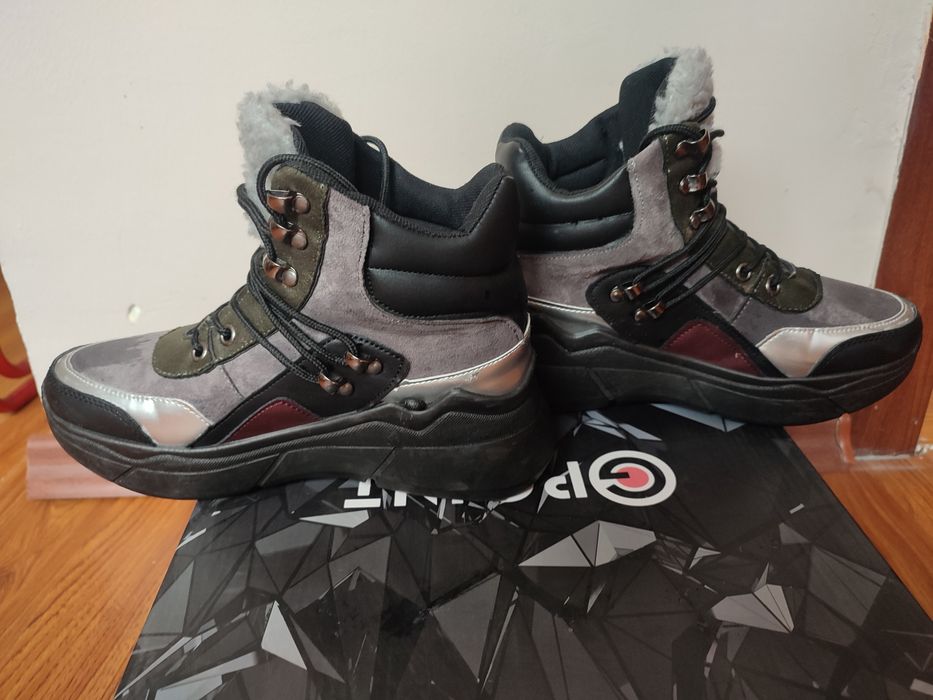 Дамски спортни боти