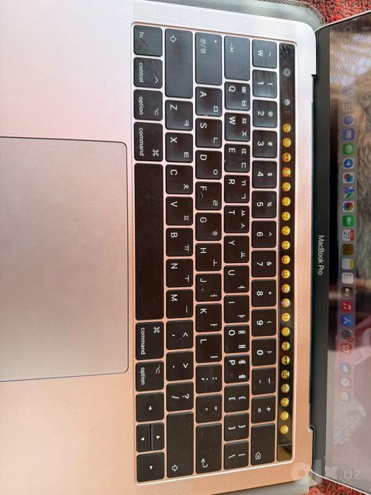 Macbook sotiladi