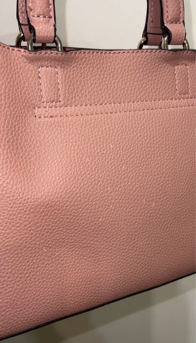 Дамска чанта Guess Aretha Girlfriend Satchel Bag