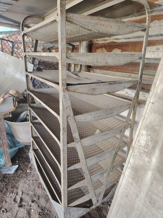 Стеллажи для хлеба. Дежа для тестомеса