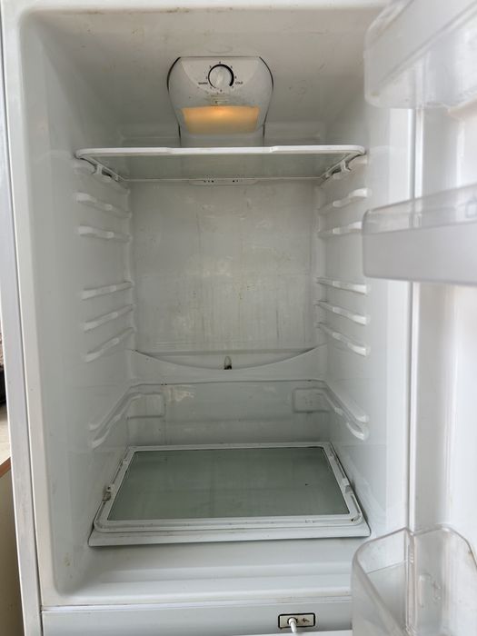 Холодильник мұздатпай тұр
